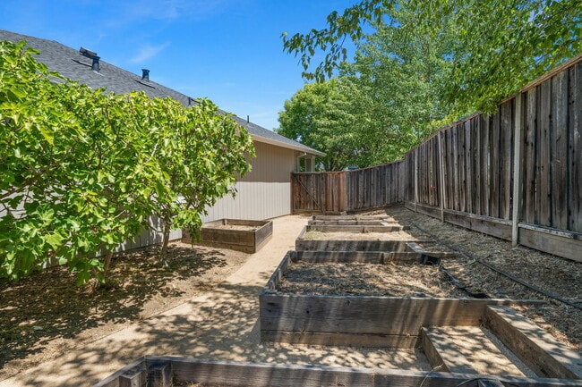 Building Photo - 300 Homewood Ct