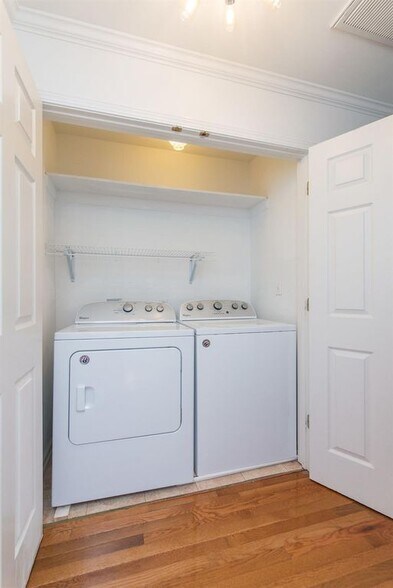Washer/ Dryer in unit - 415 Marquis Ave