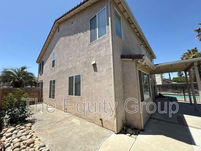Building Photo - 938 W Encore Dr
