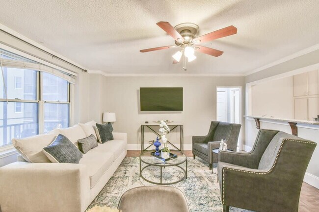 Building Photo - 300 W Peachtree St NW