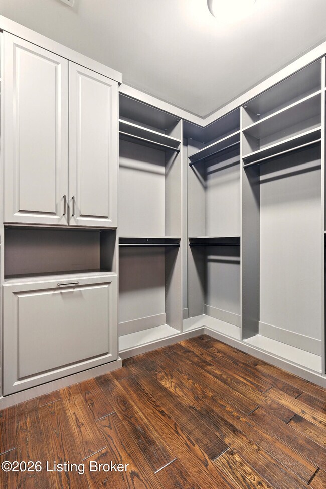 Building Photo - 10910 Kings Crown Dr