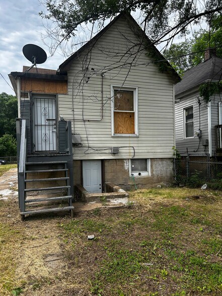 Building Photo - 5657 Roosevelt Pl
