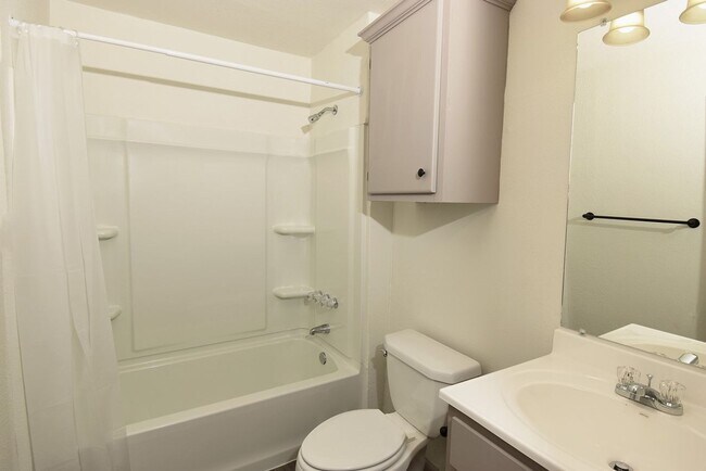 Building Photo - LORAINE.518-520