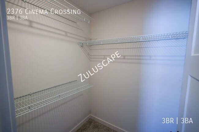 Building Photo - 1331 E Berry St