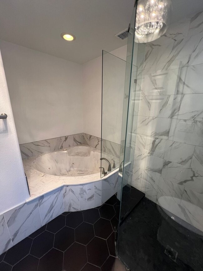 Building Photo - Executive Rental