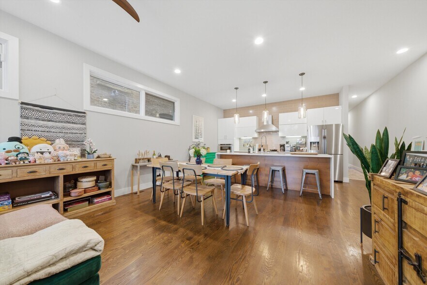 Building Photo - 2528 N Linden Pl