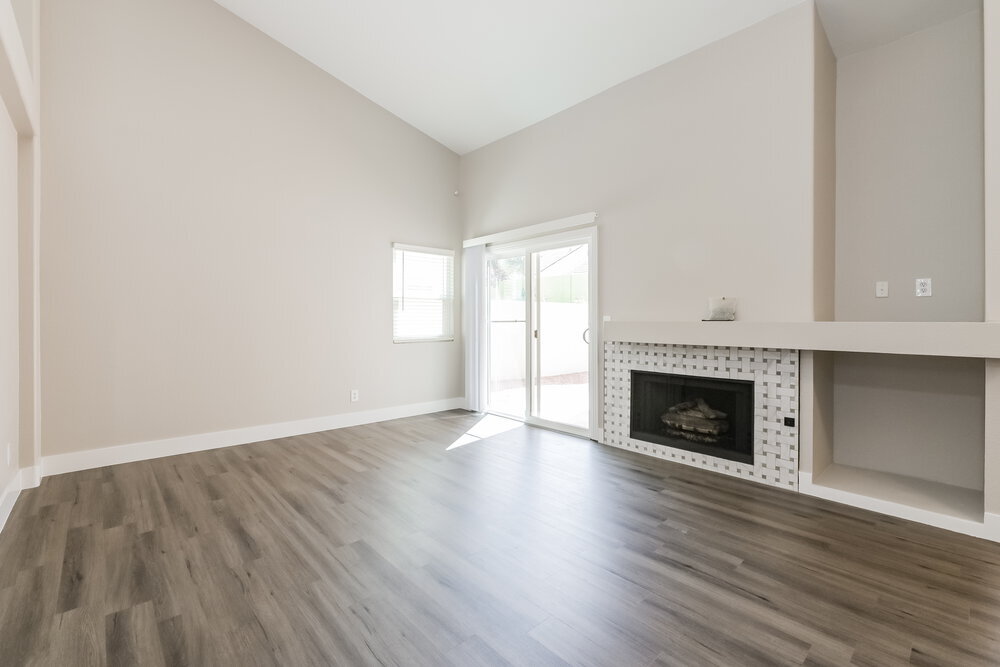 Building Photo - 305 Vallarte Dr