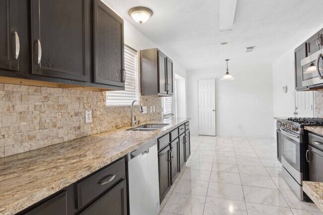 Building Photo - 10418 Iris Lake Ct