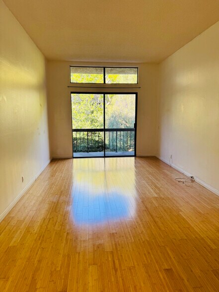 Building Photo - 3961 Via Marisol