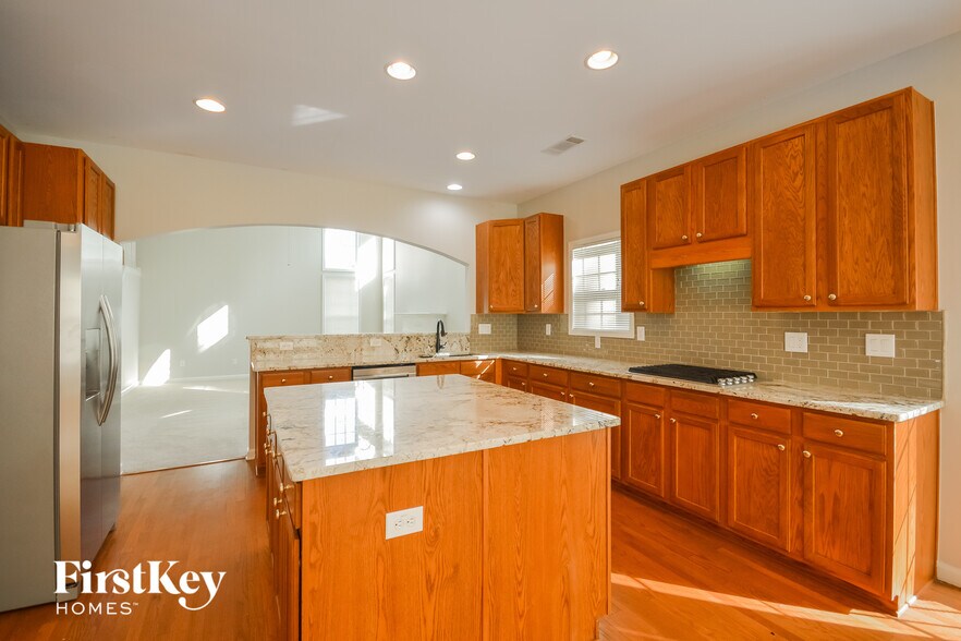 Building Photo - 1382 Fall River Dr