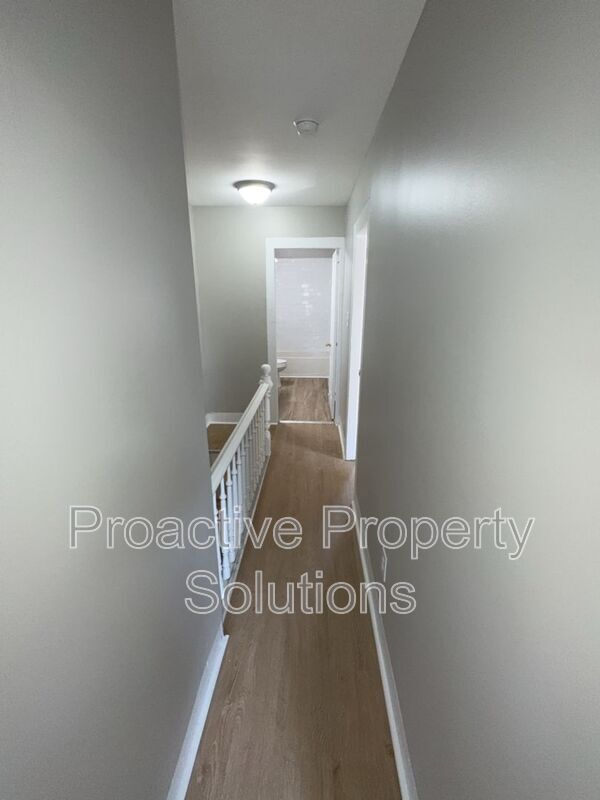 Building Photo - 327-329 S 10th St
