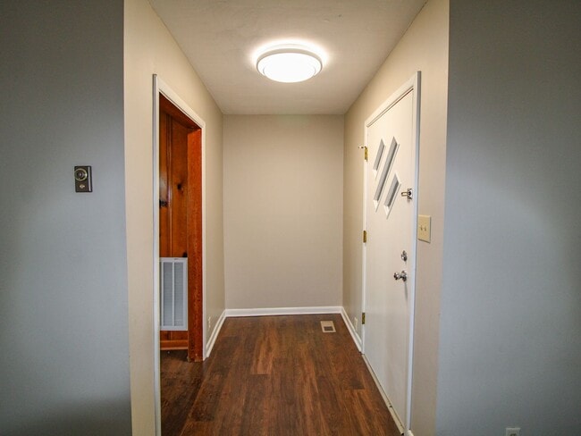 Building Photo - Nice Home close to Ardmore!