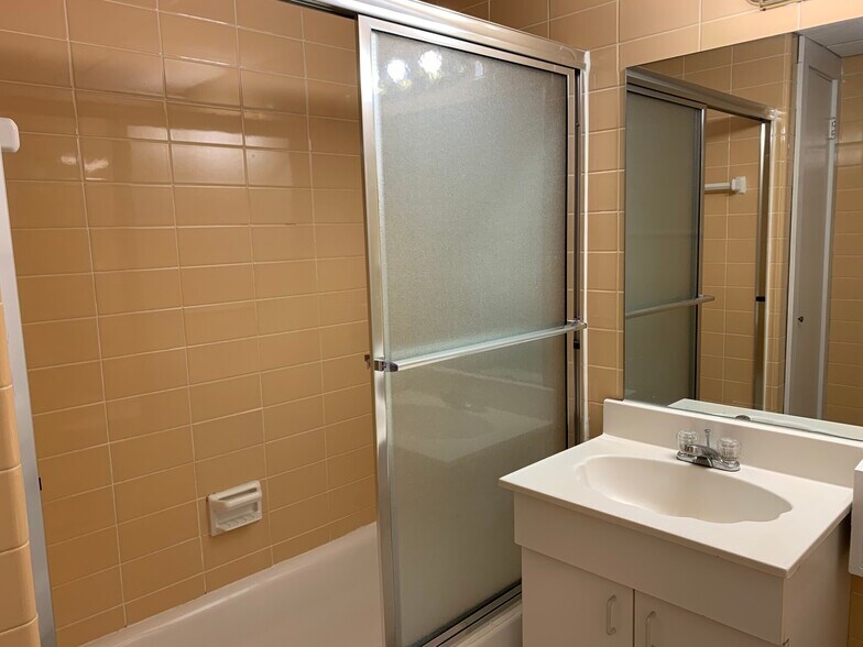 Building Photo - 62 Boylston St