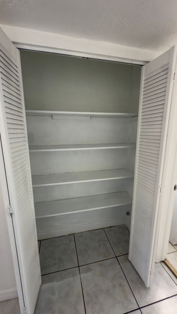 Building Photo - Spacious 1-Bed Condo in Sutton House – 974 SF, East of Biscayne