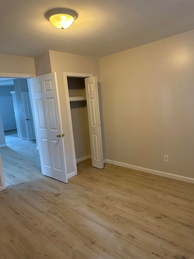 Building Photo - 34 Humphrey Ave