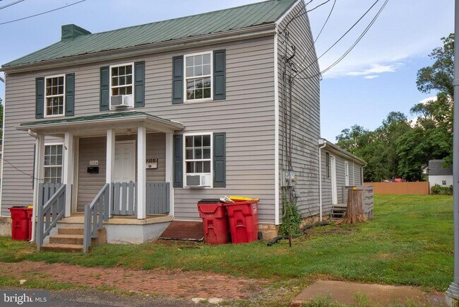 Building Photo - 210 W North St