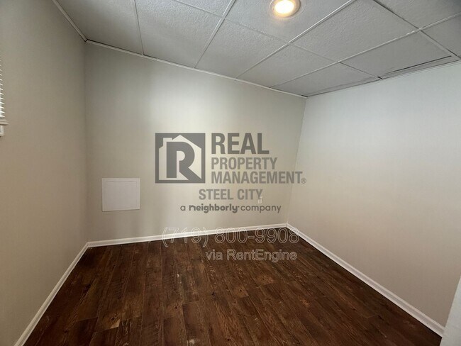 Building Photo - 927 E 1st St