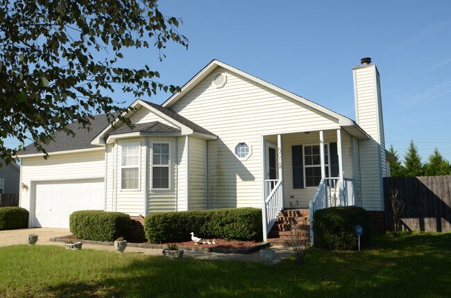 Building Photo - HUGE DETACHED GARAGE with 12' Door! 3 Bed/...