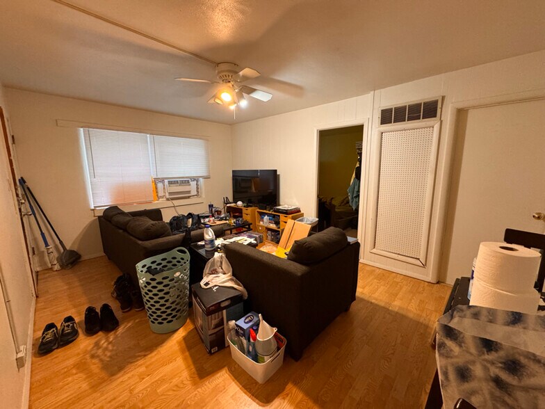 Primary Photo - 102 N Lincoln Ave
