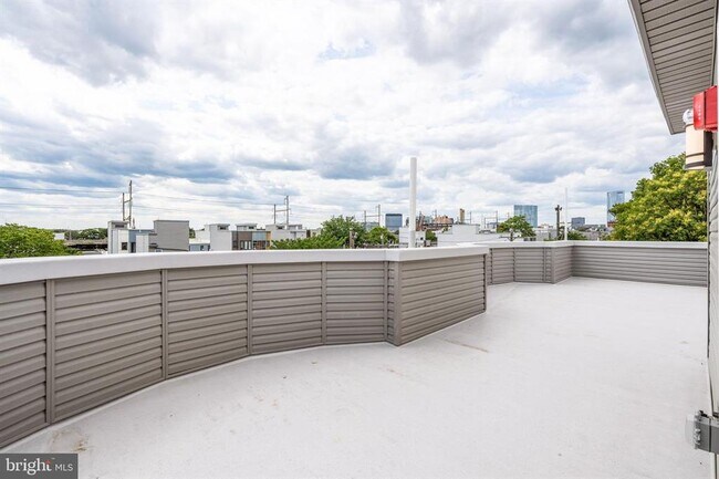 Roof deck - 2356 Gerritt St