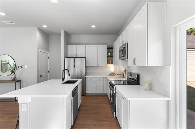 Building Photo - 612 1/2 N Robinson St