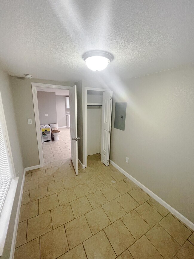 Building Photo - 125 Glenwood Ct