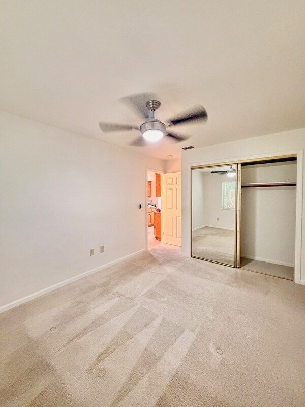 Building Photo - 5663 Montclair Cir