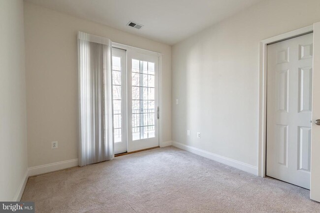 Building Photo - 705 Captains Way