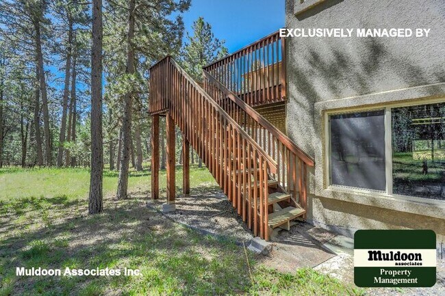 Building Photo - 8385 Woodcrest Dr