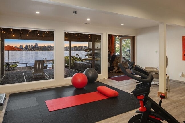 Building Photo - 3Bd/3.5Ba Mercer Island House