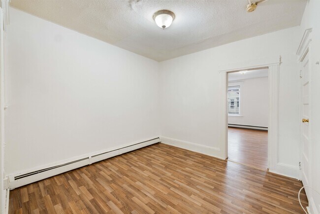 Building Photo - 572 West Side Ave