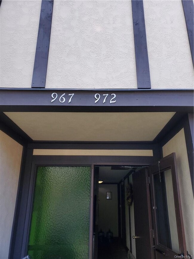 Building Photo - 972 Sierra Vista Ln