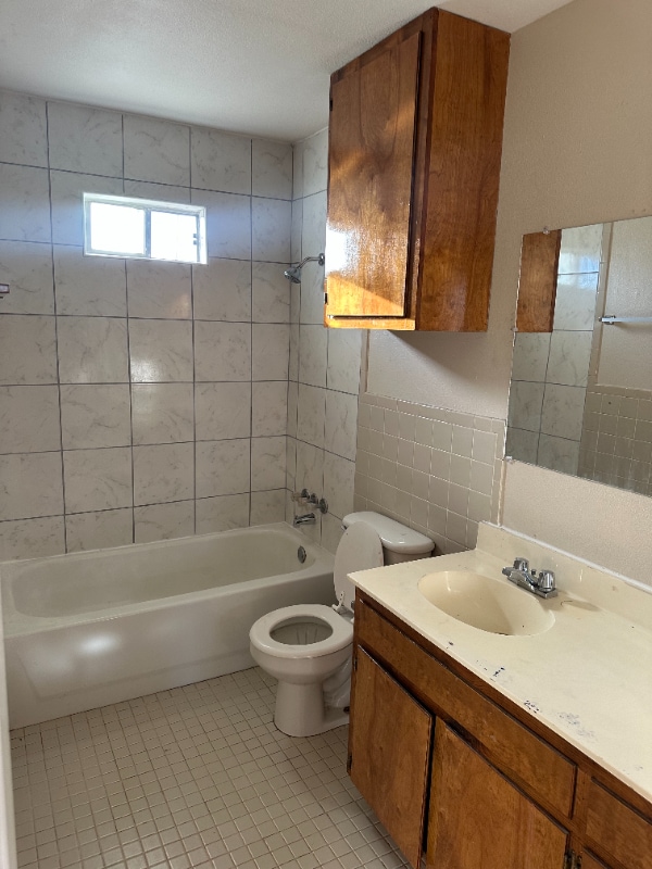 Building Photo - 897 Petit Rd