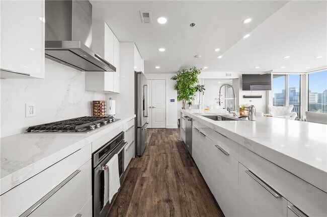 Building Photo - 3338 Peachtree Rd NE