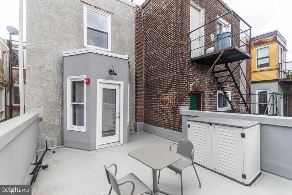 Building Photo - 2817 W Girard Ave