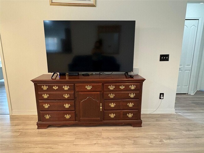 Building Photo - 893 Sandy Ridge Dr