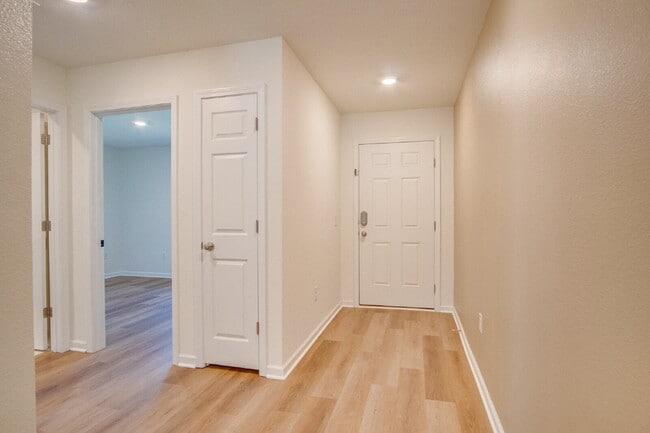 Building Photo - 3-Bed, 2-Bath Modern Home in Prime Locatio...
