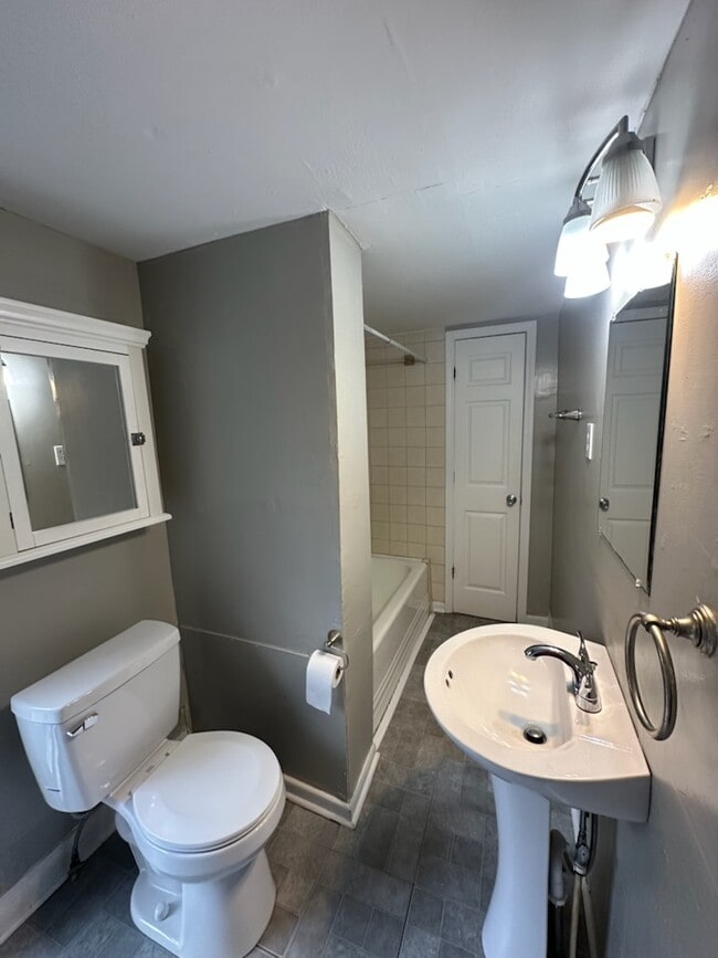 Building Photo - 126 E College St