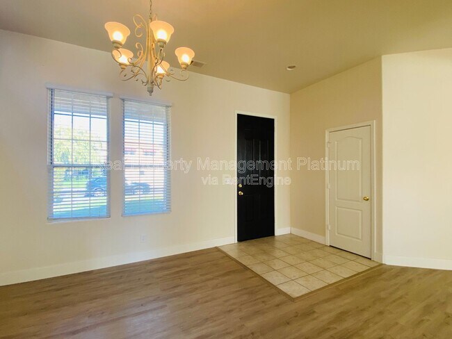 Building Photo - 2916 Roberts Ave