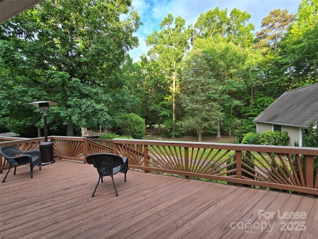 Building Photo - 409 Foxglove Ln
