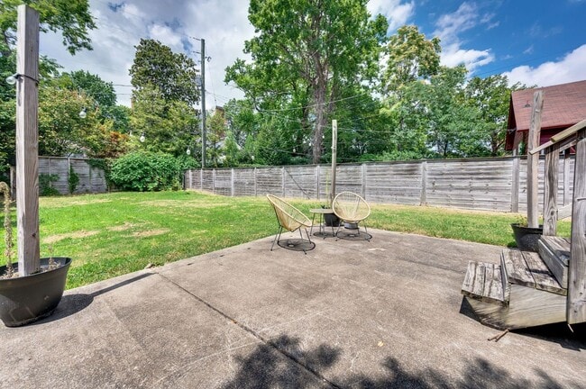 Building Photo - Walk to Hillsboro Village – 24th Ave S Gem!