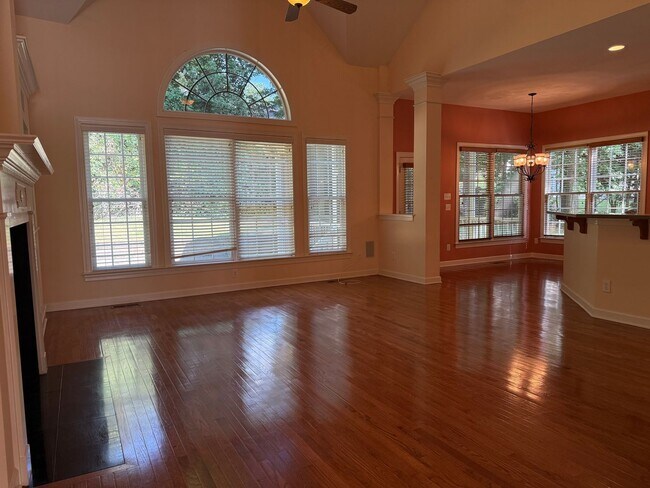 Building Photo - Stunning, Elegant Residence in Chapel Hill...