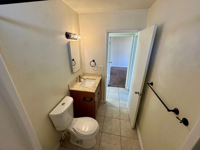 Building Photo - Nice 2 Bedroom Home with Large Backyard an...