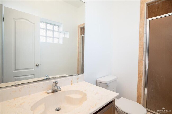 Building Photo - 604 Buena Vista Dr