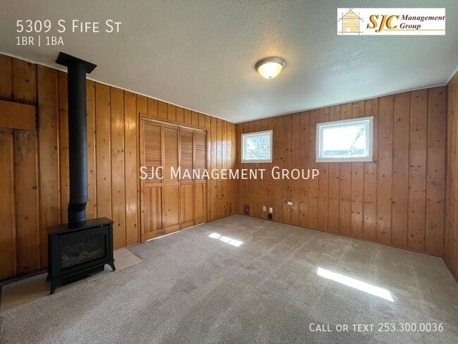 Building Photo - 5309 S Fife St