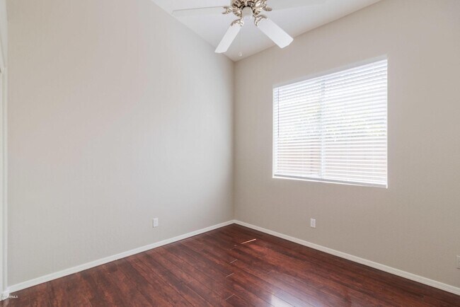 Building Photo - 230 S Pineview Pl
