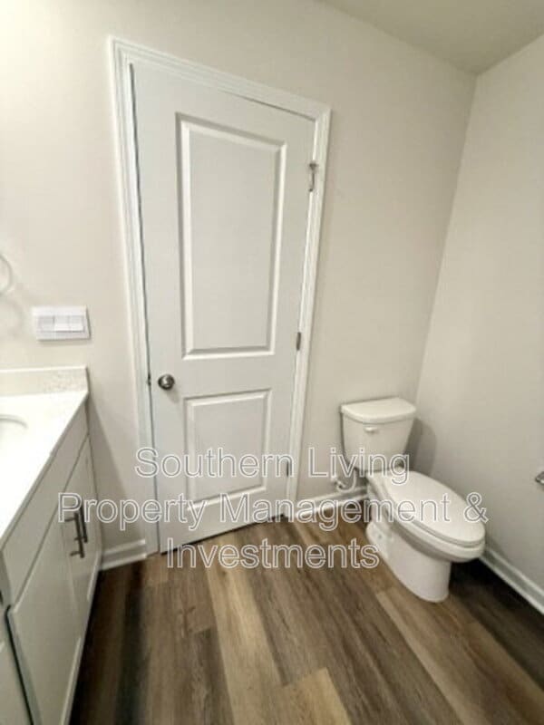 Building Photo - 1413 Secrest Cmns Dr