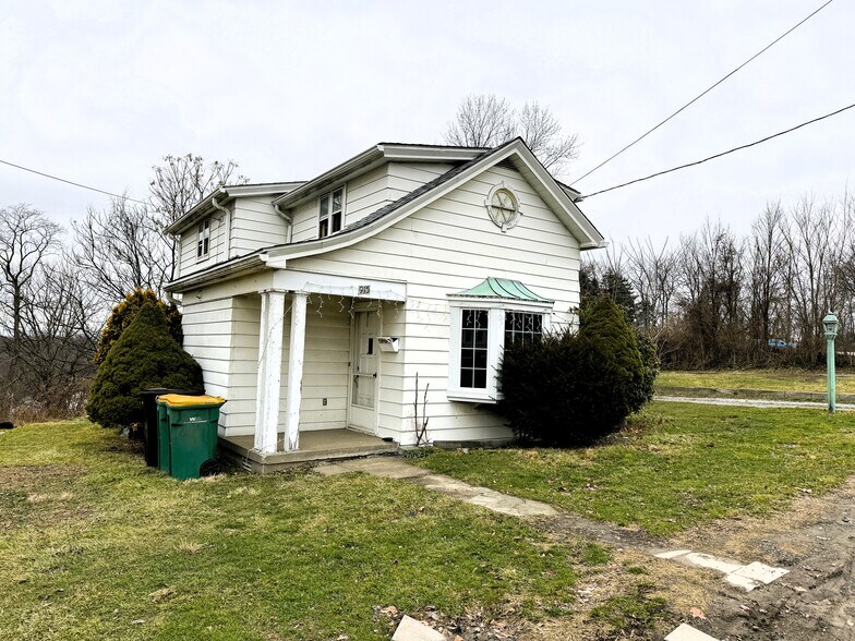 Building Photo - 915 Perry Hwy