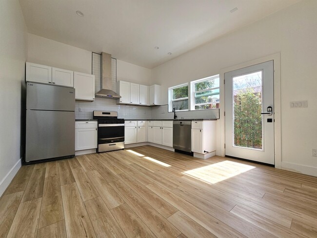 Primary Photo - 2711 W 60th St