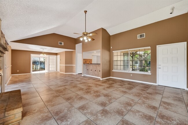 Building Photo - 11415 Chariot Dr